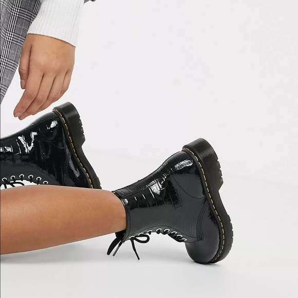DR. MARTENS 1460 W Black Patent Lamper Croc Emboss Boots - Picture 2 of 16
